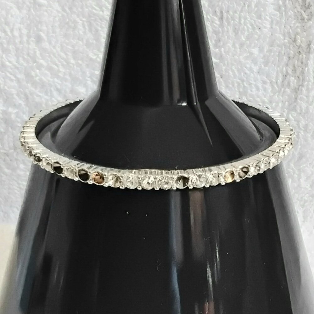 3/$20 8 1/2" Beautiful Multicolored Bracelet Quality Costume Jewelry!!